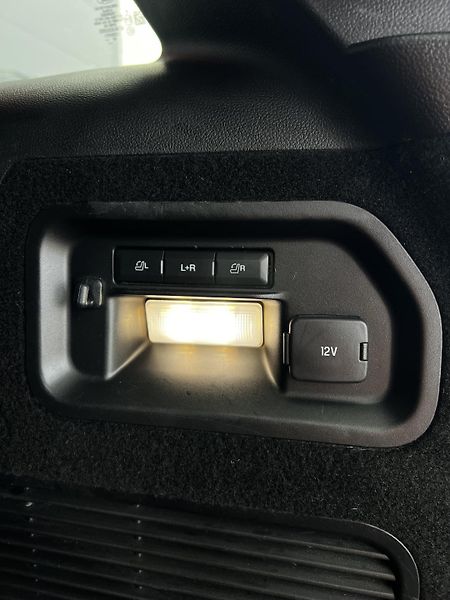 Ford Explorer 3.0 V6 PHEV 336kW ST-X DPH TZ - fotka 32 z 34