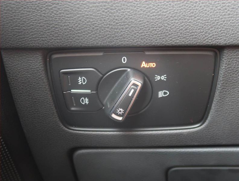 Volkswagen Passat (2019) Highline 2.0 TDI, Automat - fotka 17 z 22