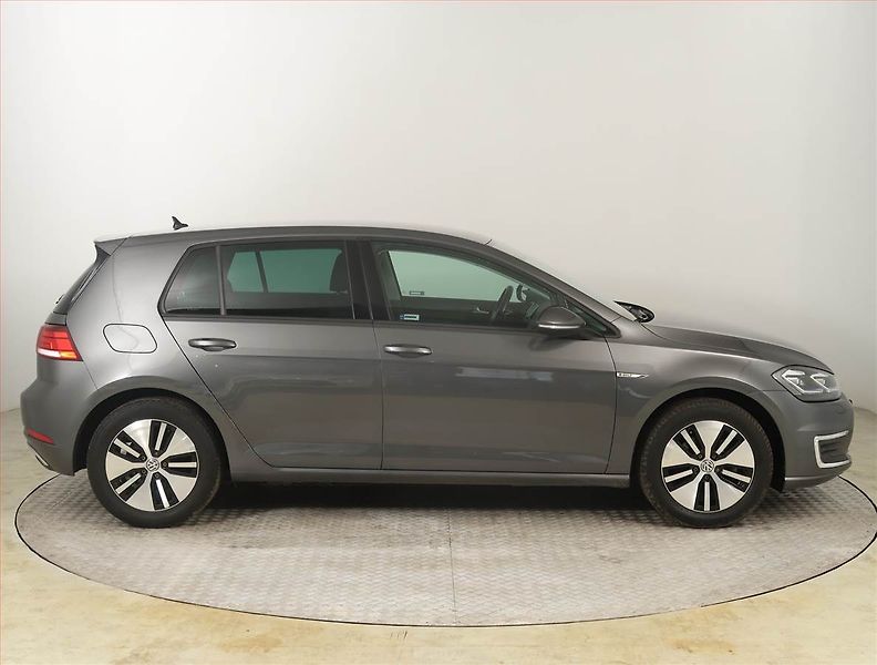 Volkswagen Golf (2020) 32 kWh - 37 Ah, SoH 92% - fotka 6 z 21