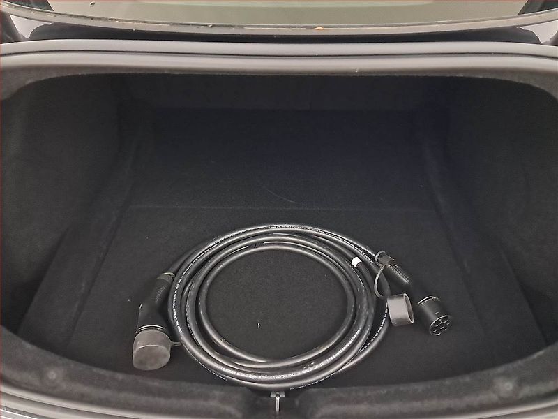 Tesla Model 3 (2025) Standard Range 60kWh, SoH 98% - fotka 29 z 34
