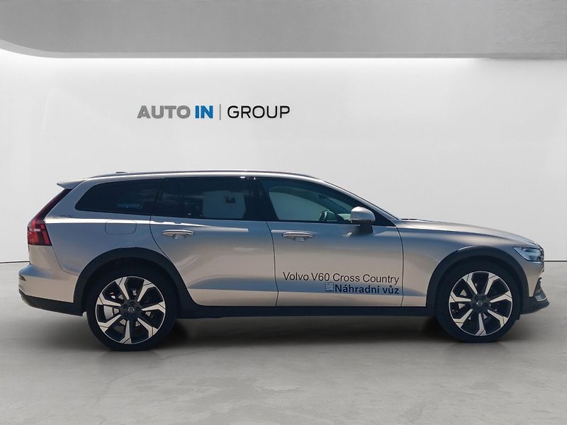 Volvo V60 (2023) CC B4 PLUS MHEV Diesel - fotka 7 z 14