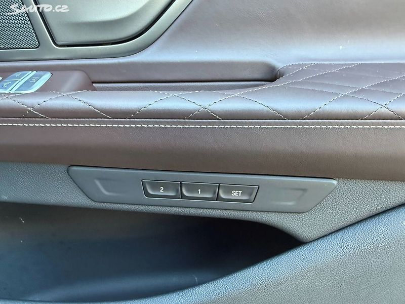 BMW Řada 7 730D koupeno v ČR DPH - fotka 41 z 50