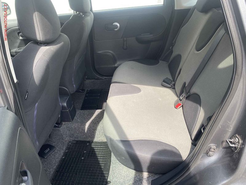 Nissan Note (2013) 1.5 dCi, Klima - fotka 10 z 12