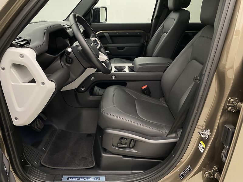 Land Rover Defender D300 X-DYNAMIC HSE AWD AUT CZ - fotka 3 z 53