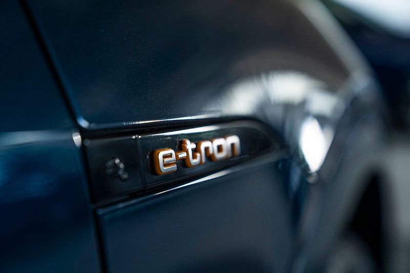 Audi e-tron 55 300kW Pano ACC 360 Tažné - fotka 13 z 42