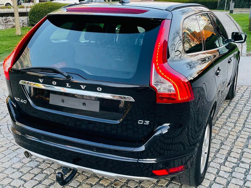 Volvo XC60 2.0D 5VÁLEC AUT TAŽNÉ VÝHŘEV - fotka 14 z 50