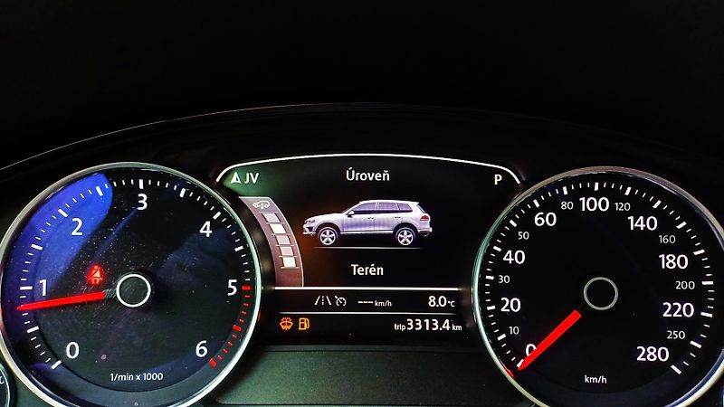 Volkswagen Touareg 3.0 TDI 193kW R-LINE-WEBASTO- - fotka 33 z 50