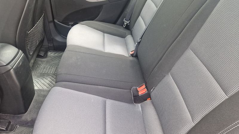 Hyundai i30 1,6 I - fotka 8 z 10