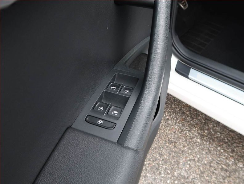 Škoda Octavia (2013) RS 2.0 TDI, Serv.kniha, Xenony - fotka 17 z 18