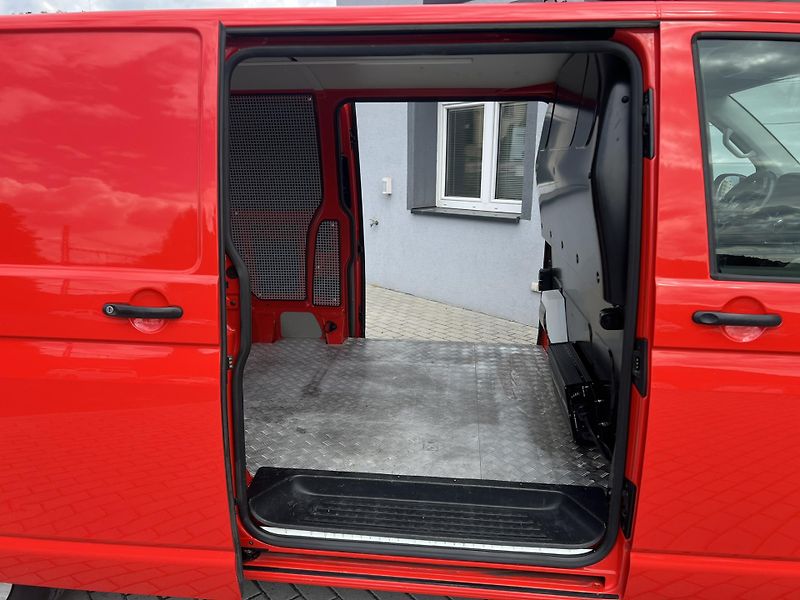 Volkswagen Transporter (2019) 2.0TDI 110kW DSG 1.MAJITEL ČR - fotka 17 z 19