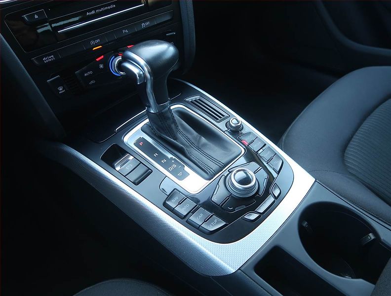Audi A4 (2013) S-Line 2.0 TDI, 4X4, Automat - fotka 13 z 19
