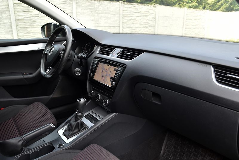 Škoda Octavia 2.0 TDi CR DSG STYLE,NAVI,TEMP - fotka 44 z 50