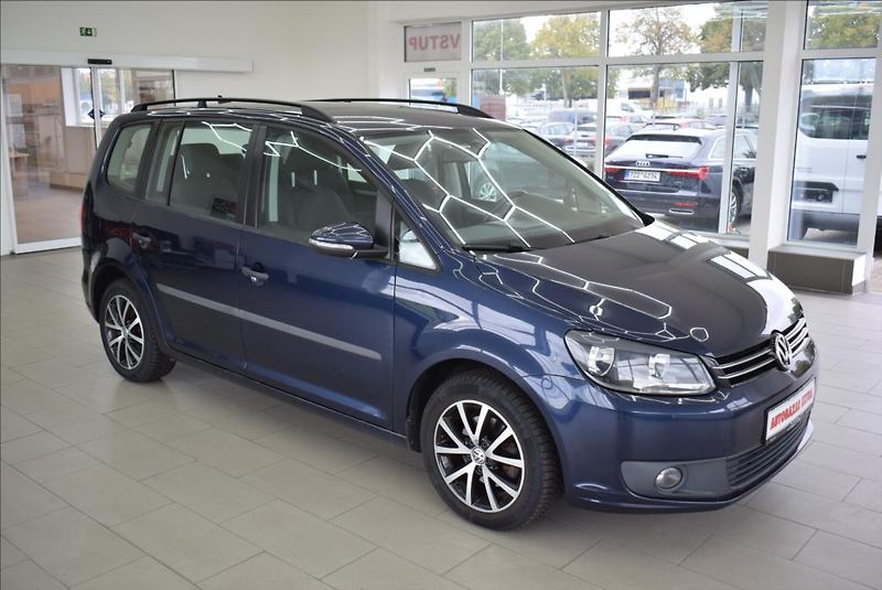 Volkswagen Touran 1,6 TDi, 7-míst,NAVI,1.maj., - fotka 3 z 29