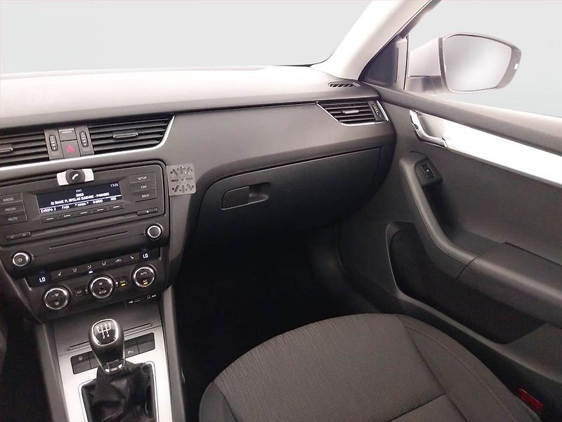 Škoda Octavia (2013) Elegance 1.6 TDI, Serv.kniha - fotka 8 z 19
