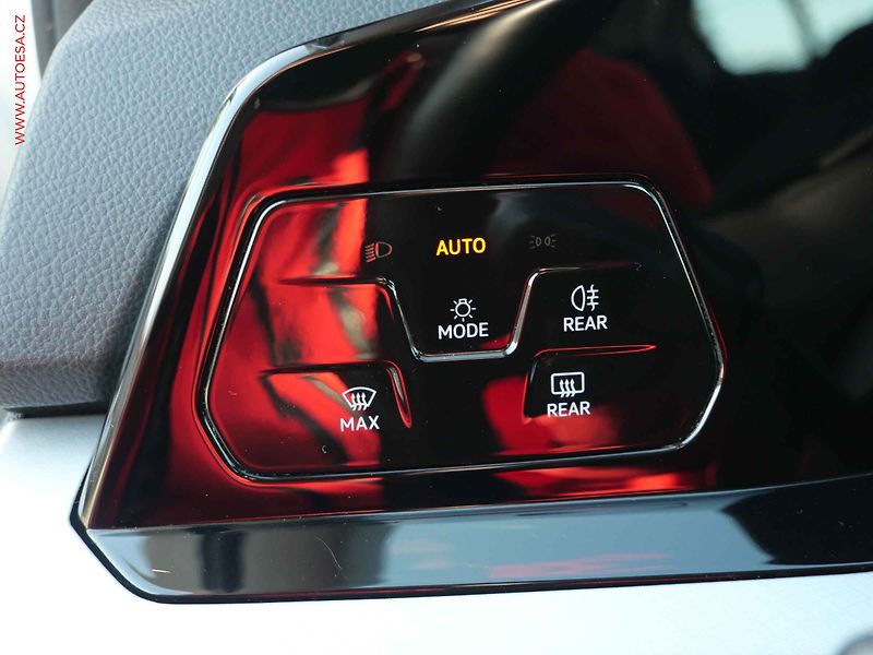 Volkswagen Golf (2021) 1.0 TSi, ČR, DSG, LED, park. - fotka 15 z 26