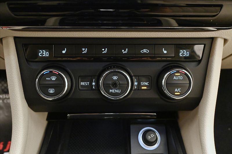 Škoda Superb 2,0 TDI 140 kW DSG L&K Záruka - fotka 21 z 32