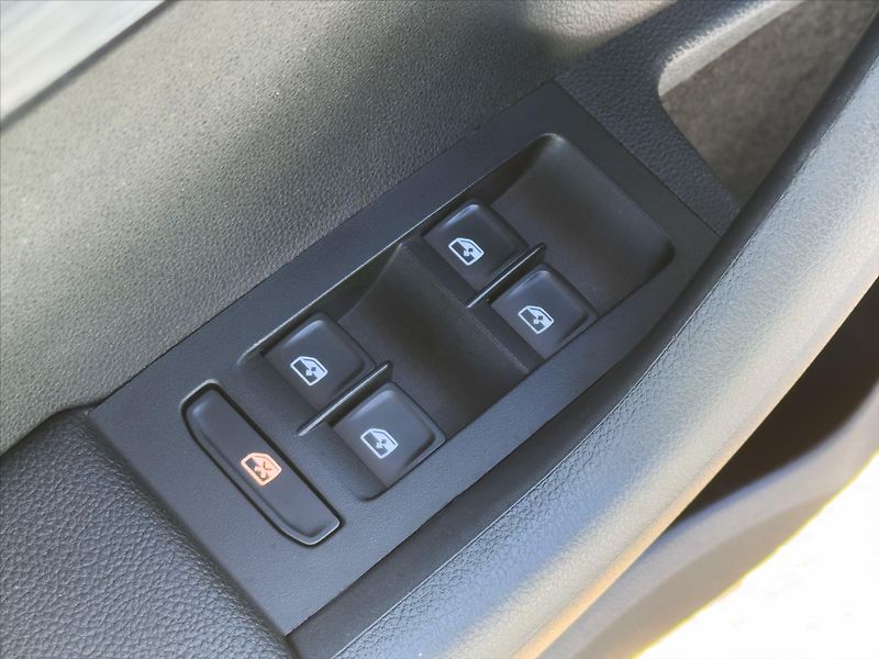Škoda Octavia 1,6 TDI DSG CZ Style LED DPH - fotka 15 z 38