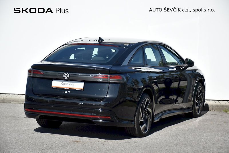 Volkswagen ID.7 (2024) PRO 210kW - fotka 2 z 34