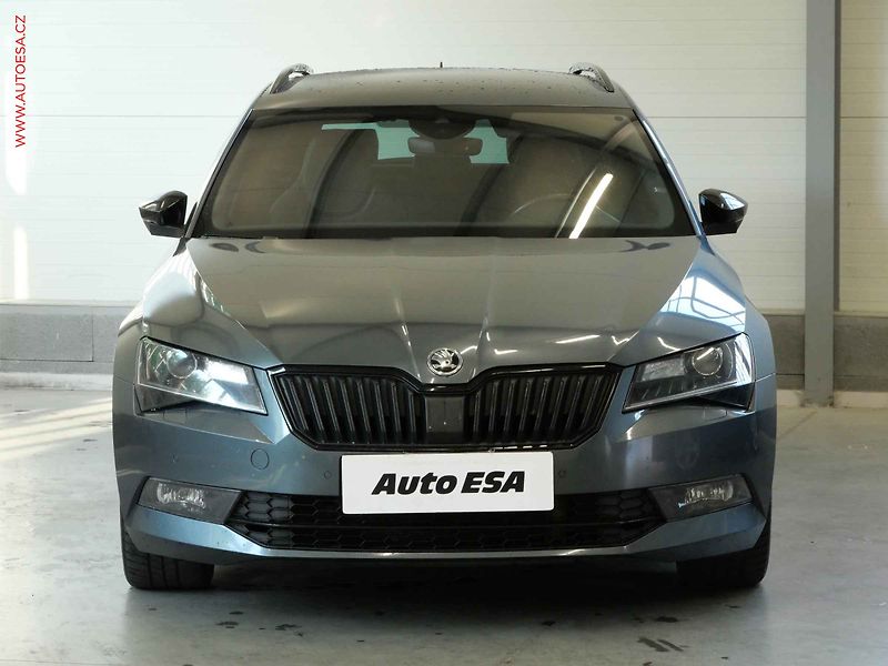 Škoda Superb (2018) 2.0 TDI, Ambiente, DSG - fotka 2 z 22