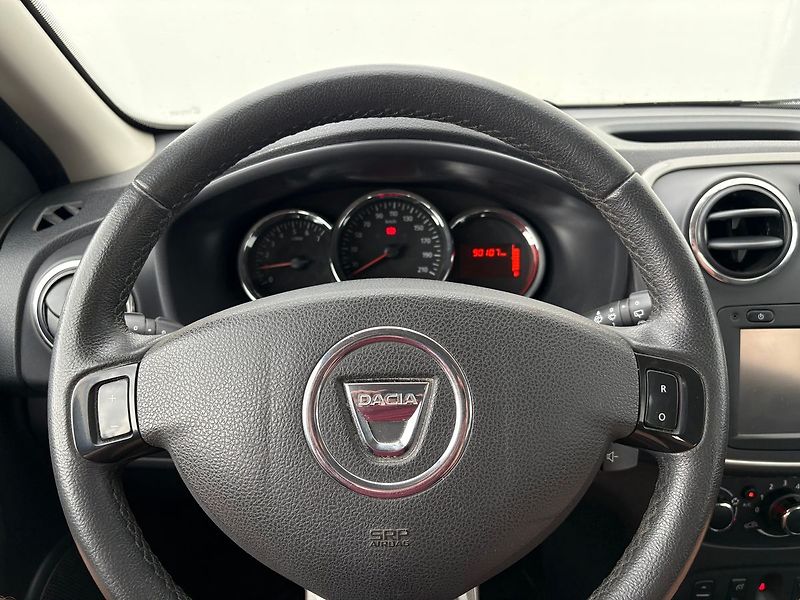 Dacia Sandero 0.9TCe 66kW Stepway, Klima - fotka 8 z 15