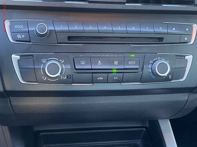 BMW Řada 2 (2014) 2.0i 220i, AT, kůže - fotka 16 z 18