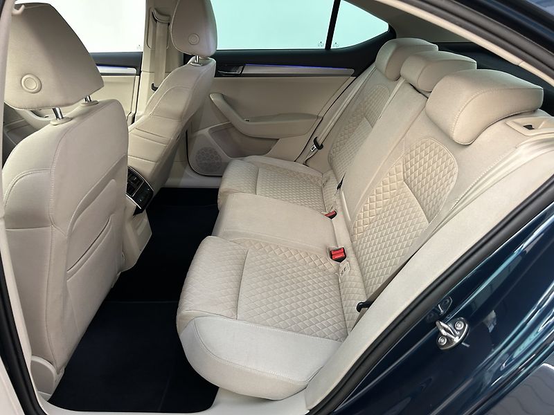 Škoda Superb 2.0 TDI Style - fotka 22 z 30