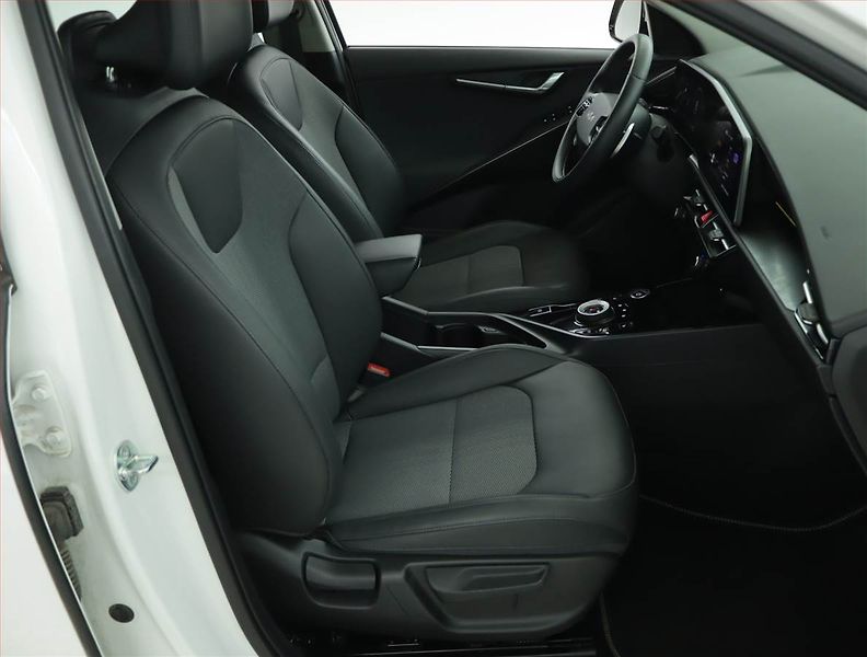 Kia Niro (2023) EV, SoH 100% - fotka 9 z 18