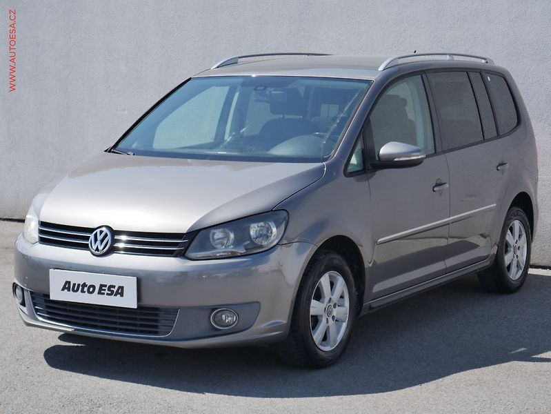 Volkswagen Touran (2010) 1.6 TDi, Comfortline, DSG - fotka 3 z 20