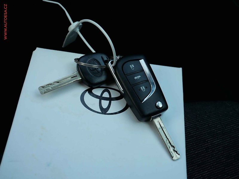 Toyota Corolla (2024) 1.5 VVT-i, 2.maj,ČR, Navi - fotka 18 z 19
