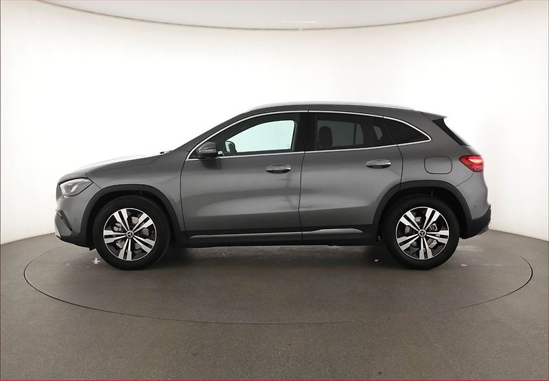 Mercedes-Benz GLA (2025) 200 - fotka 3 z 22