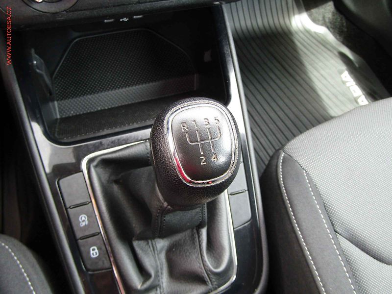 Škoda Fabia (2023) 1.0 MPi, 1.maj,ČR, LED, AC - fotka 16 z 20