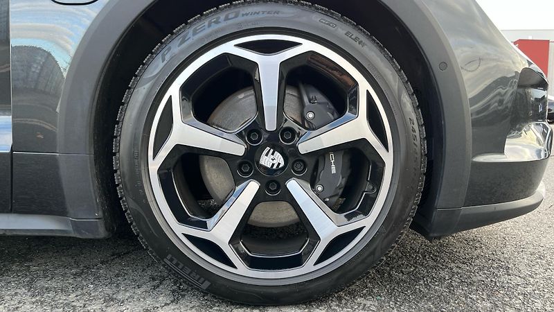 Porsche Taycan 4 Cross Turismo - fotka 10 z 30