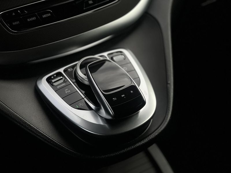 Mercedes-Benz Třídy V (2018)  V-Class 250d L 4MATIC - fotka 9 z 32