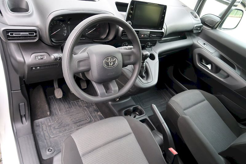 Toyota ProAce City Verso (2022) Business Shuttle 1,2 T Long /8 - fotka 7 z 32