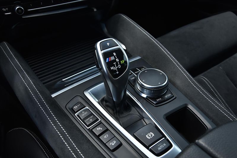 BMW X6 xDrive M50d 280kW SERVIS.KNIHA - fotka 25 z 28