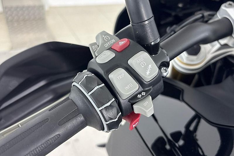 BMW S 1000 XR - fotka 10 z 13