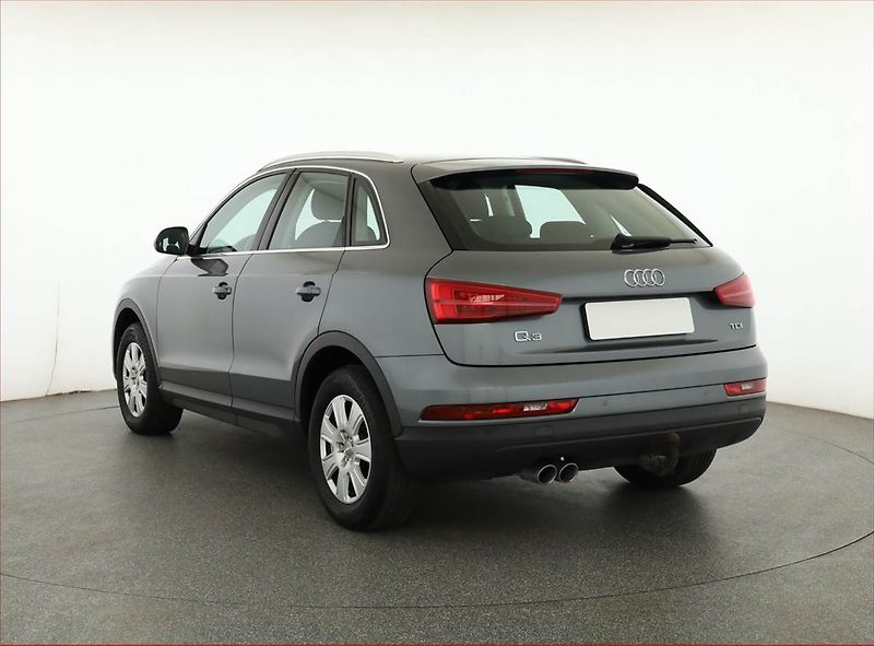 Audi Q3 (2016) 2.0 TDI, Serv.kniha, Navi - fotka 4 z 20