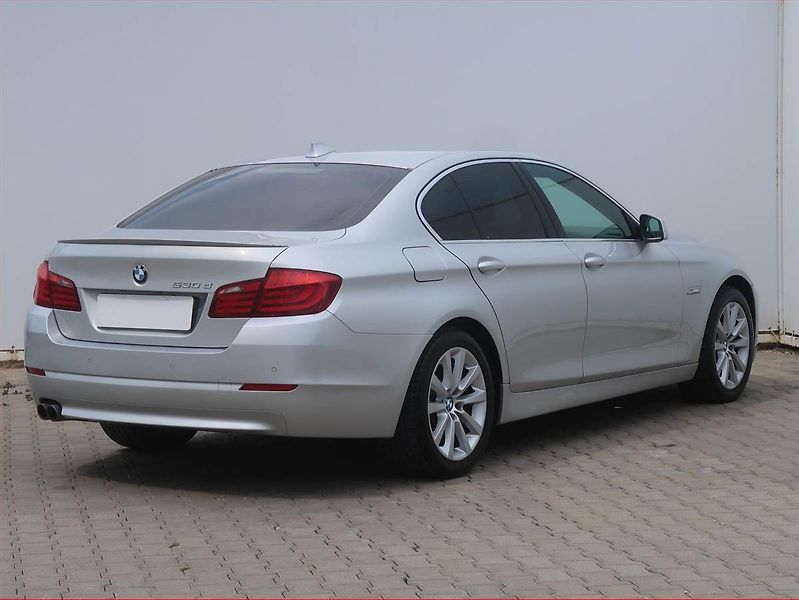 BMW Řada 5 (2010) 530d, Automat, Xenony - fotka 5 z 16