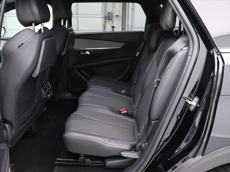 Peugeot 5008 1,2 PureTech 96kW GT 7-Míst - fotka 14 z 31