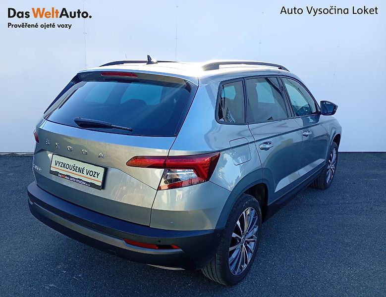 Škoda Karoq (2021) Style 1.5 TSI DSG panorama LED - fotka 2 z 35