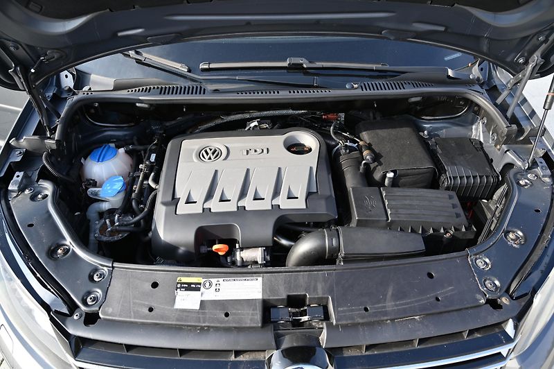 Volkswagen Touran 2.0TDI 103KW Match 7Míst 11/12 - fotka 34 z 49