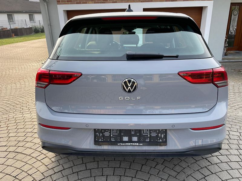 Volkswagen Golf VIII 1,0TSI - fotka 6 z 21