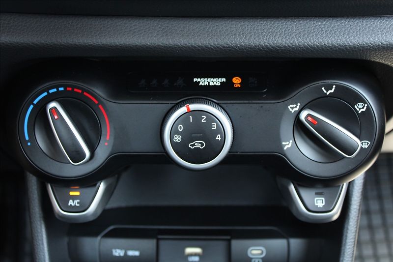 Kia Picanto 1,0 I  1.MAJ,9.755.KM,COMFORT - fotka 22 z 32