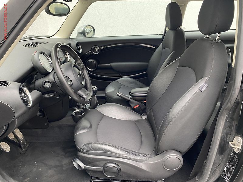 Mini Cooper (2011) 1.6 D, Bixen, +ALU - fotka 9 z 16