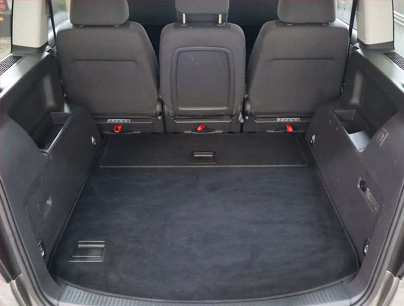 Volkswagen Touran (2009) 2.0 TDI, nová STK, Tažné - fotka 14 z 18