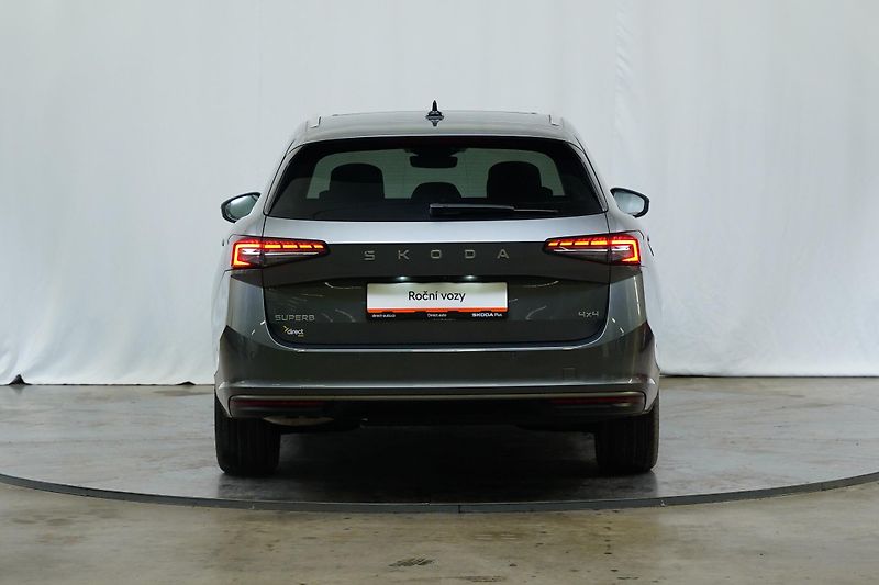 Škoda Superb - fotka 6 z 28