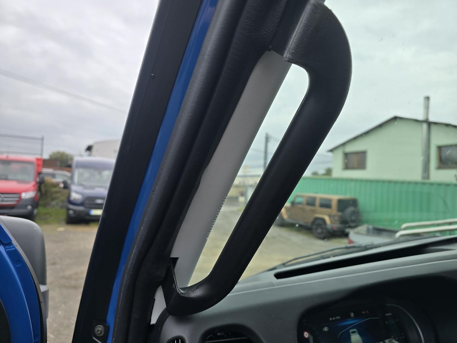 Iveco Daily HÁKOVÝ NOSIČ DO 3,5 T — foto 11