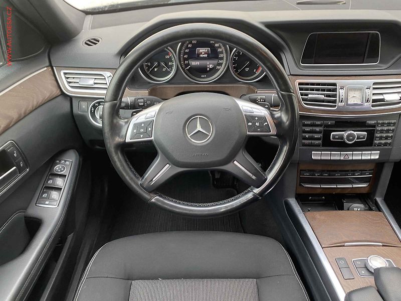 Mercedes-Benz Třídy E (2013) 2.0 CGi E200, AT, LED, navi - fotka 11 z 18