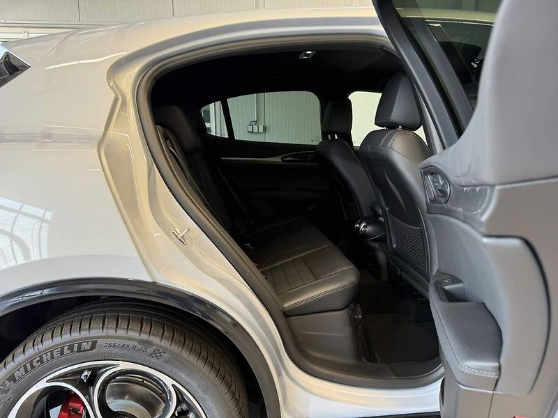 Alfa Romeo Stelvio (2026) Veloce 2.2 JTDm 210k Q4 - fotka 20 z 24