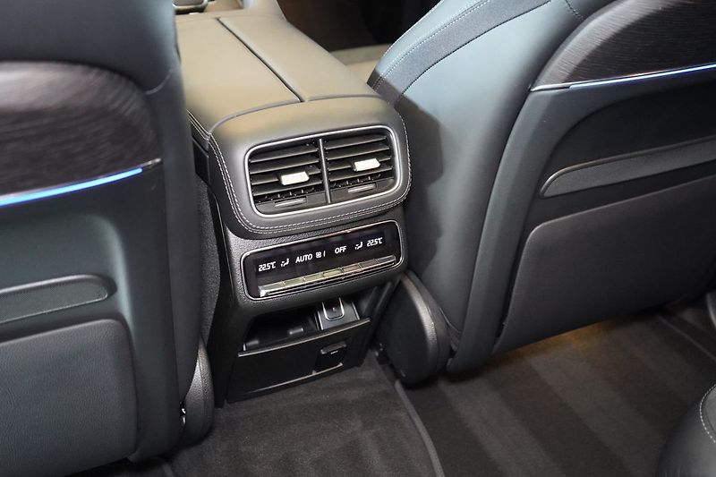 Mercedes-Benz GLE 53 AMG, Masáž, Ventilace, HUD - fotka 47 z 50